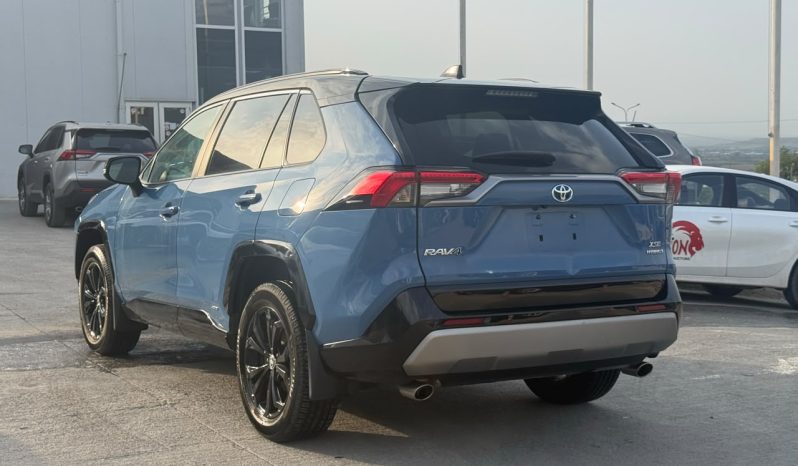 
								Toyota RAV4 full									