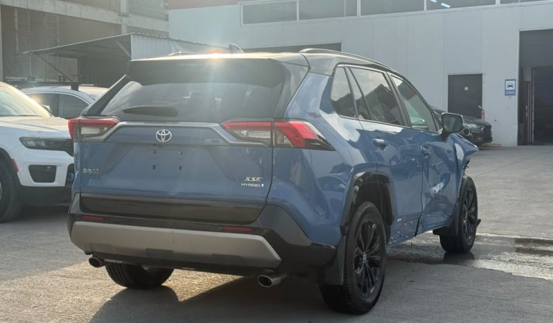 
								Toyota RAV4 full									