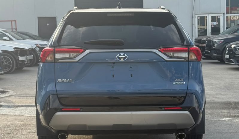 
								Toyota RAV4 full									