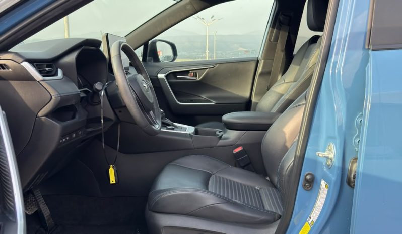 
								Toyota RAV4 full									