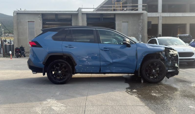 
								Toyota RAV4 full									