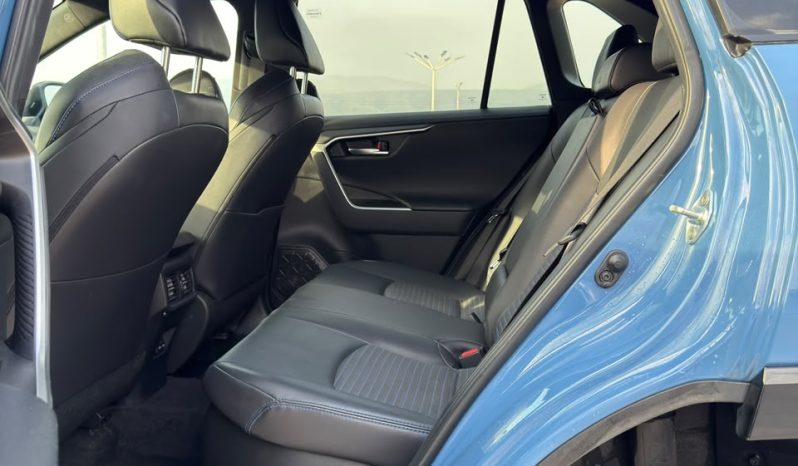 
								Toyota RAV4 full									
