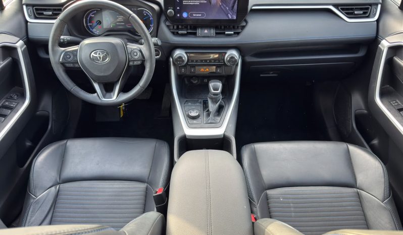 
								Toyota RAV4 full									