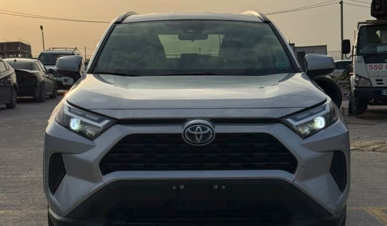 
								Toyota RAV4 full									