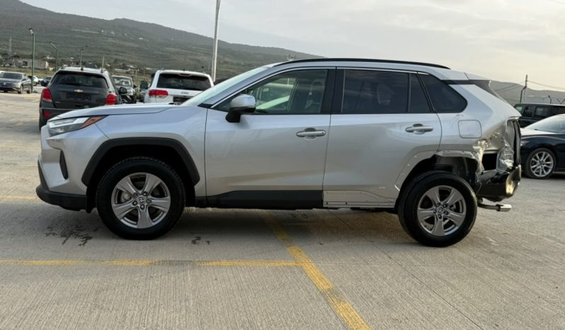 
								Toyota RAV4 full									