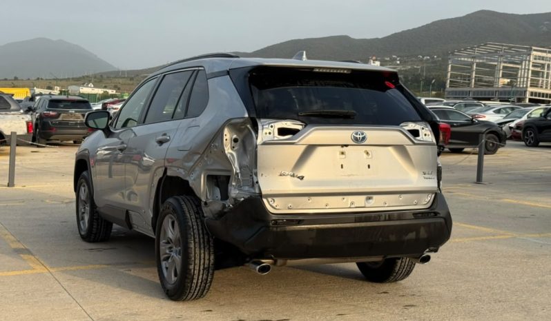 
								Toyota RAV4 full									