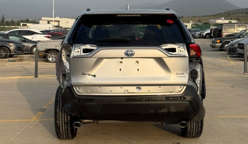 
								Toyota RAV4 full									