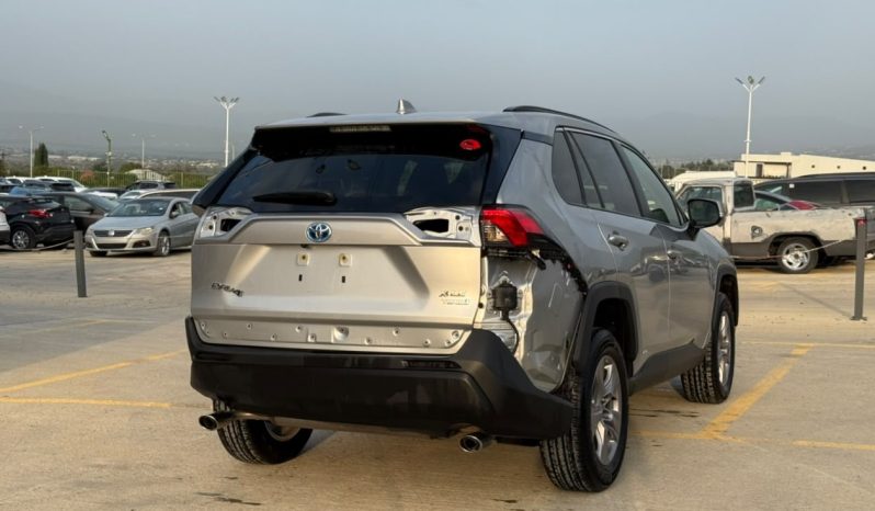 
								Toyota RAV4 full									