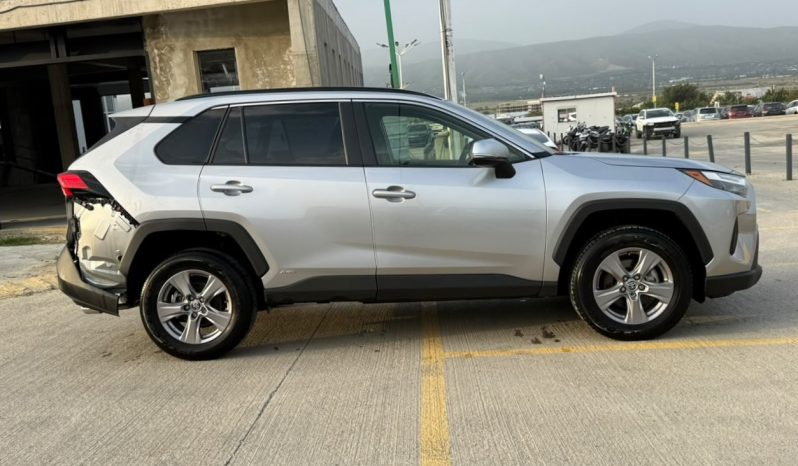 
								Toyota RAV4 full									