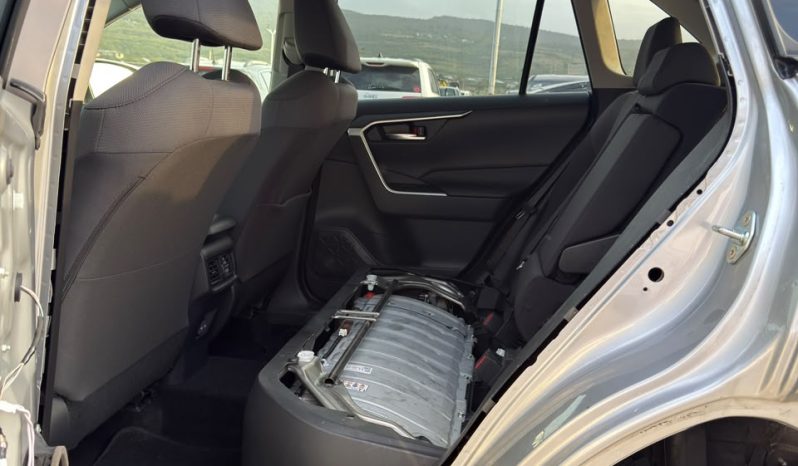 
								Toyota RAV4 full									