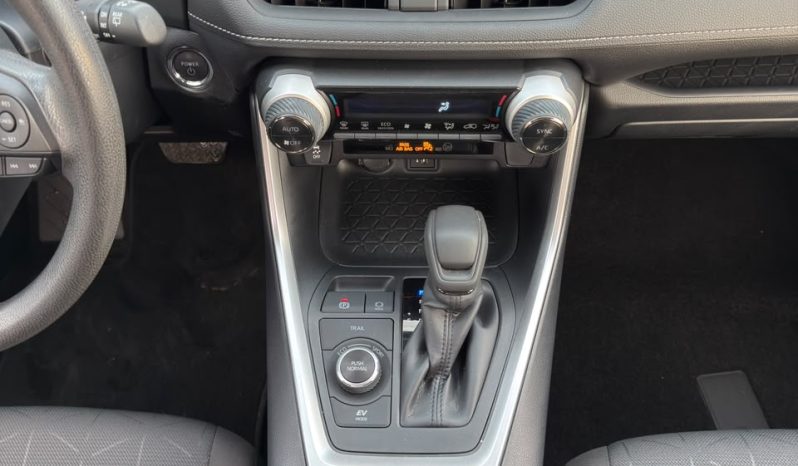 
								Toyota RAV4 full									