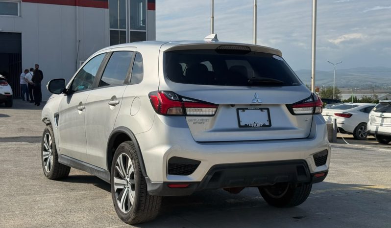 
								Mitsubishi Outlander Sport full									
