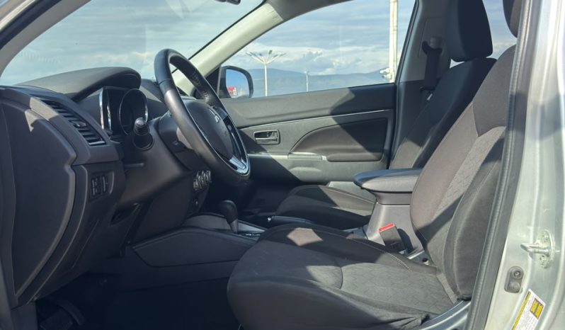 
								Mitsubishi Outlander Sport full									