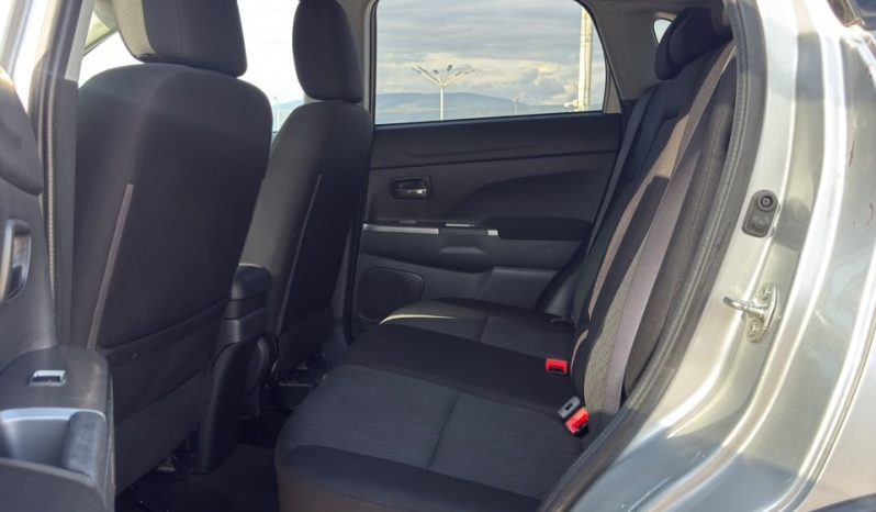 
								Mitsubishi Outlander Sport full									
