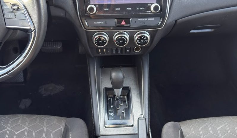 
								Mitsubishi Outlander Sport full									