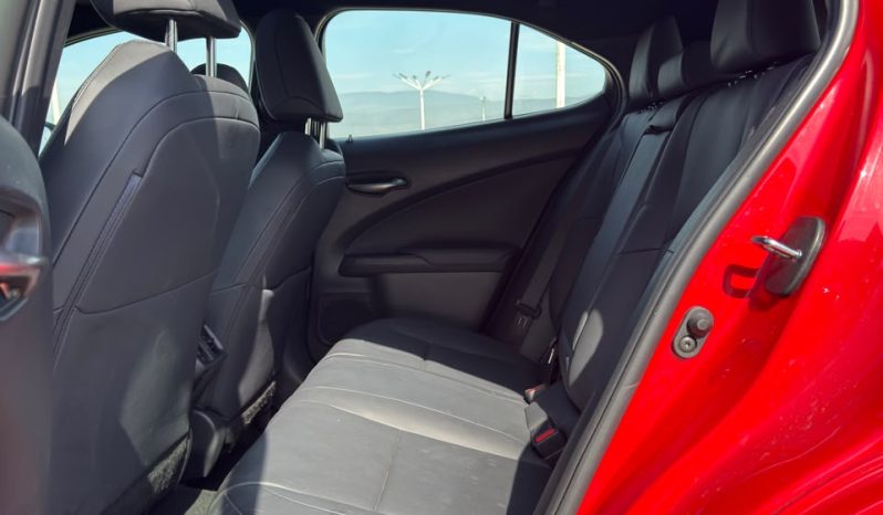 
								Lexus UX 250h full									