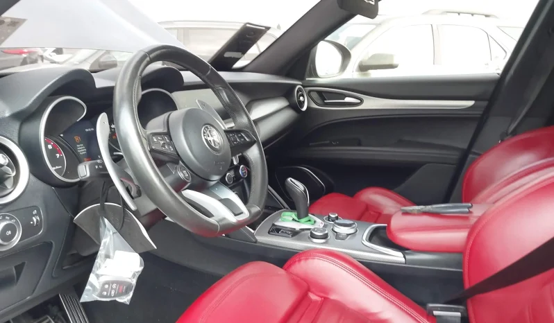 
								Alfa Romeo Stelvio full									