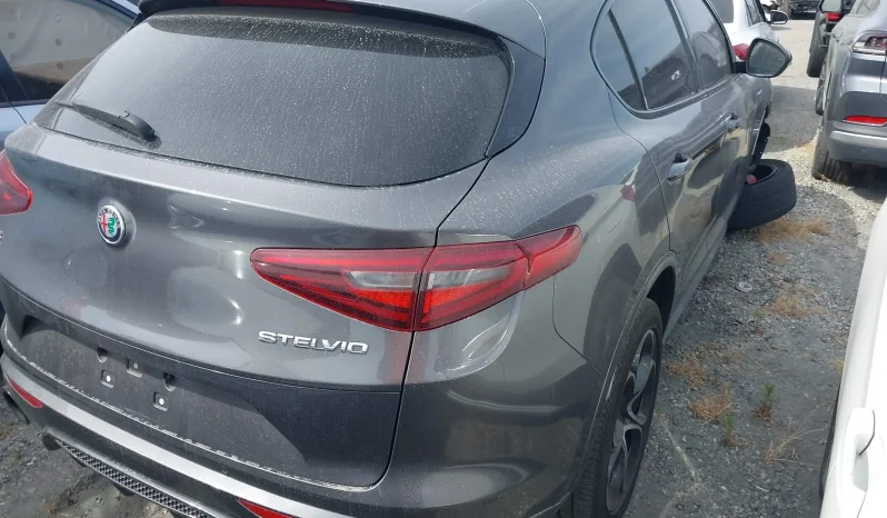 
								Alfa Romeo Stelvio full									