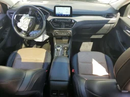 
										Ford Escape full									