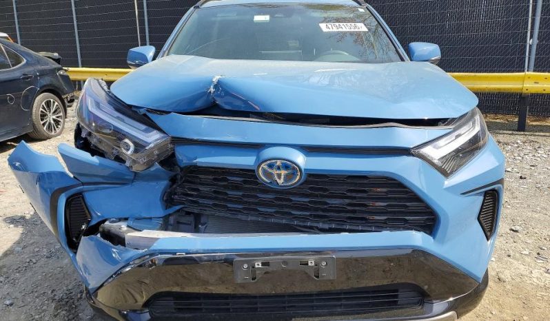
								Toyota RAV4 full									