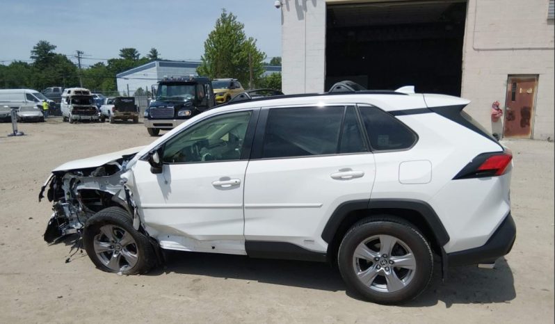 
								Toyota RAV4 full									
