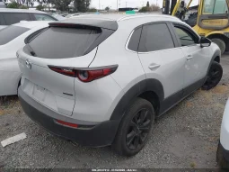 
										Mazda CX-30 full									