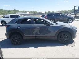 
										Mazda CX-30 full									