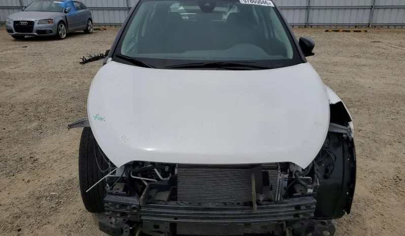 
								Nissan Kicks full									