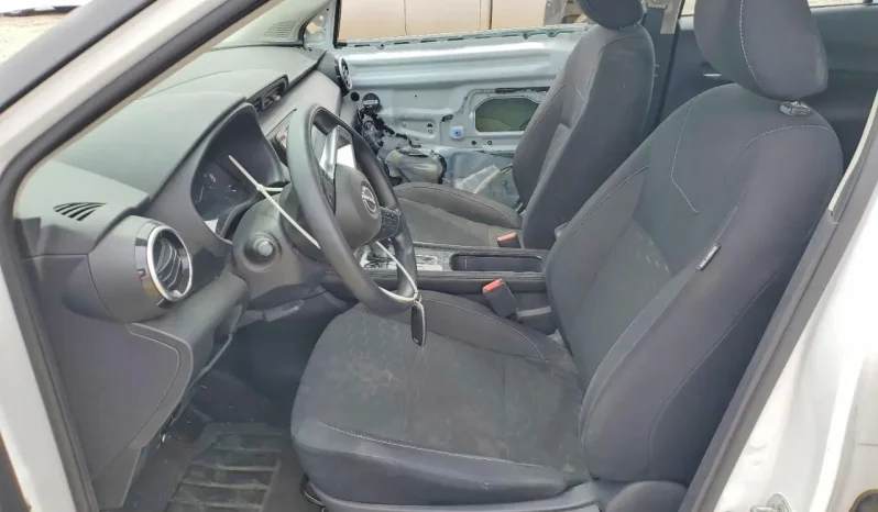 
								Nissan Kicks full									