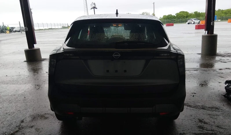 
								Nissan Kicks full									