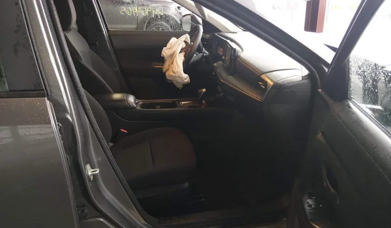 
								Nissan Kicks full									