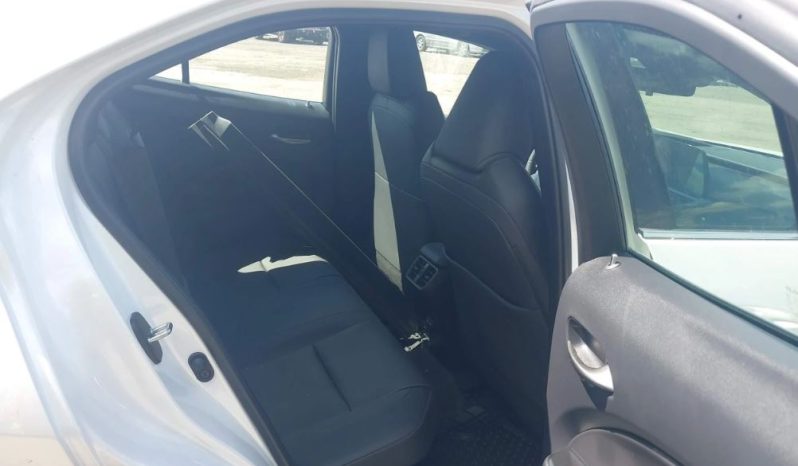 
								Lexus UX 300H full									