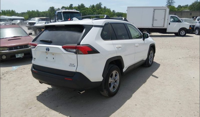 
								Toyota RAV4 full									