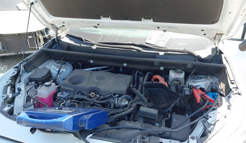 
								Toyota RAV4 full									