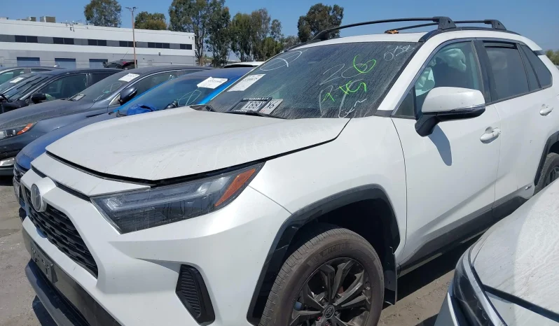 
								Toyota RAV4 full									