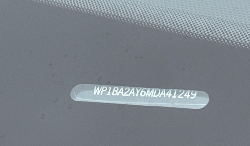 
								Porsche Cayenne Coupe full									