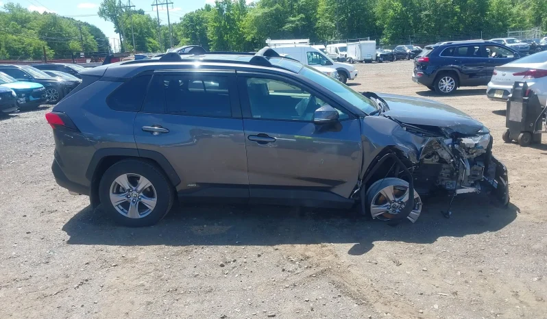 
								Toyota RAV4 full									