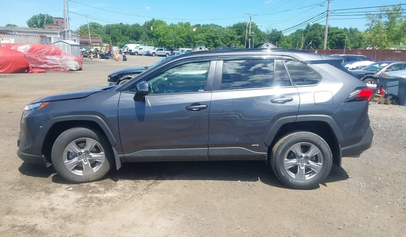 
								Toyota RAV4 full									
