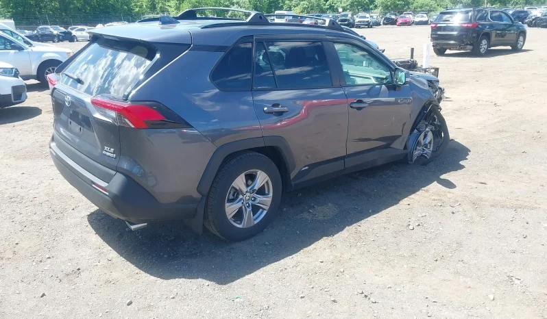 
								Toyota RAV4 full									