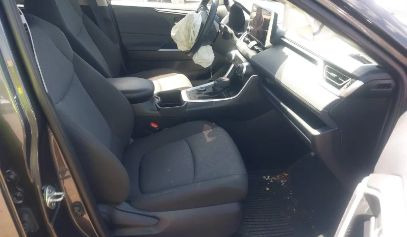 
								Toyota RAV4 full									