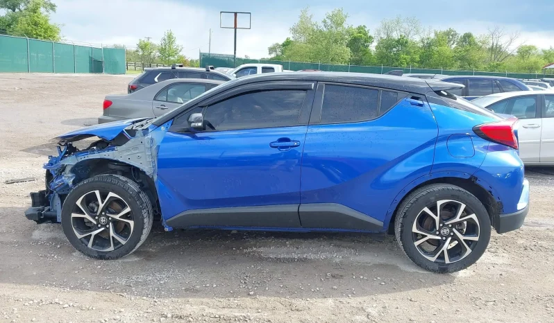 
								Toyota C-HR full									