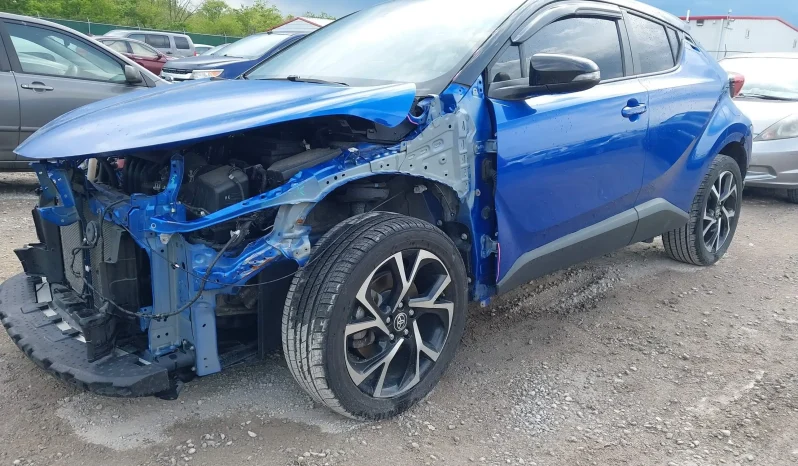 
								Toyota C-HR full									