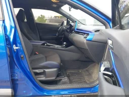 
										Toyota C-HR full									