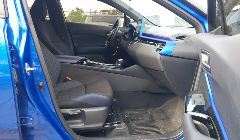 
								Toyota C-HR full									