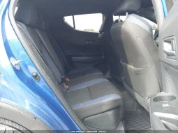 
										Toyota C-HR full									