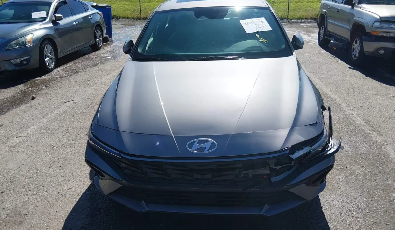 
								Hyundai Elantra full									