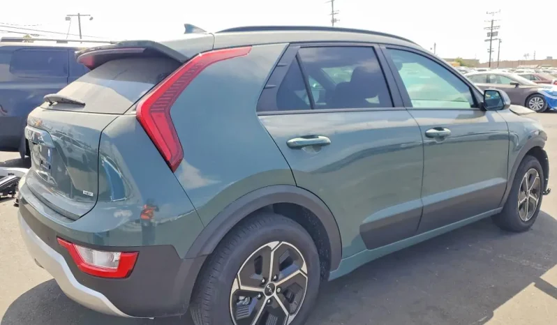
								KIA Niro full									
