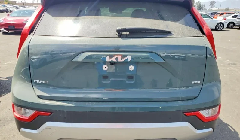 
								KIA Niro full									