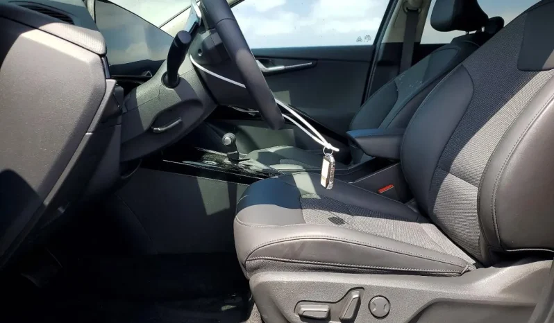
								KIA Niro full									