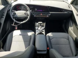 
										KIA Niro full									
